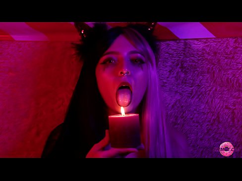 ❤️ Μια παθιασμένη πίπα από ένα σέξι Succubus με ένα σπέρμα στο στόμα της. ❌ Γαμημένο βίντεο ❤