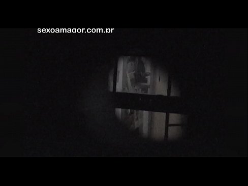 ❤️ Ξανθιά κοπέλα βιντεοσκοπήθηκε κρυφά από ηδονοβλεψία της γειτονιάς κρυμμένο πίσω από κούφια τούβλα ❌ Γαμημένο βίντεο ❤